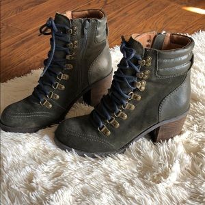 NWOT Lucky Brand Suede Booties